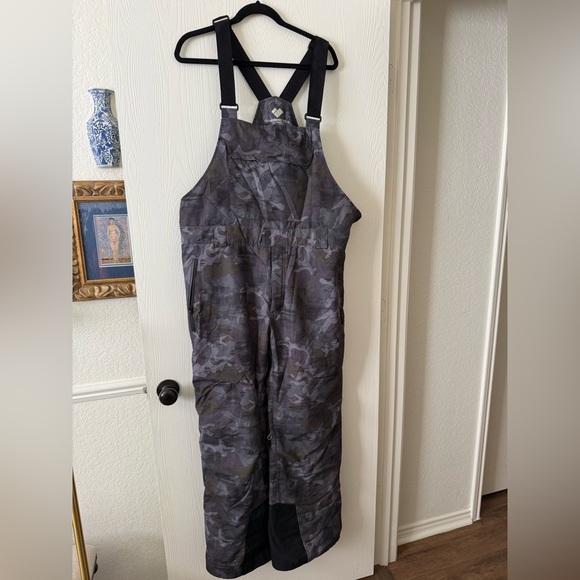 Obermeyer Men's Perseus Bib Ski Pants Dark Camouflage Pattern XL